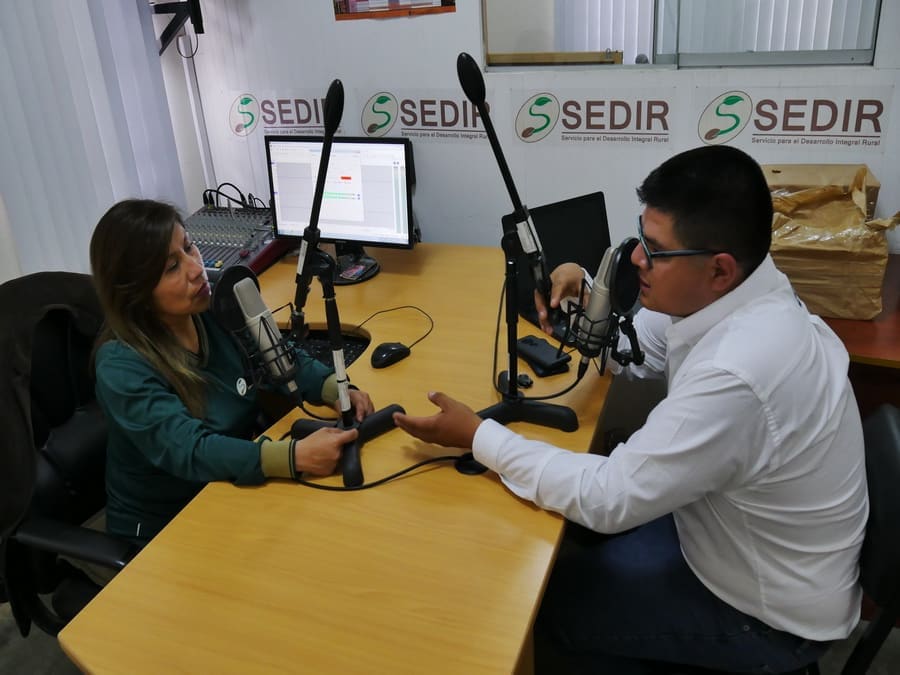 Cabina de transmisión y production de Radio SEDIR